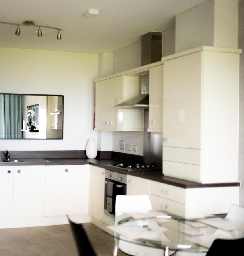 Stunning Sea Views, Luxury Apartment Beaches & Restaurants Are A Short Walk Away นิวคีย์ ภายนอก รูปภาพ